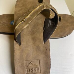 Reef Men's Brown Leather Flip-Flops